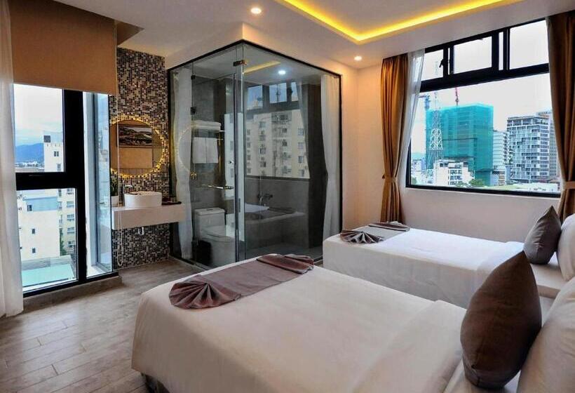 اتاق لوکس, Mai