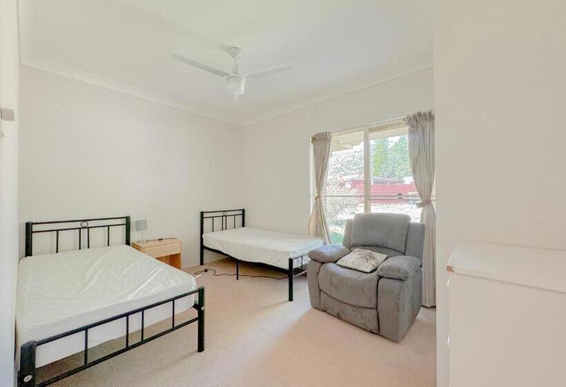 Дом 1 Спальня, Sydney Farm Stay    Live With Nature And Animals