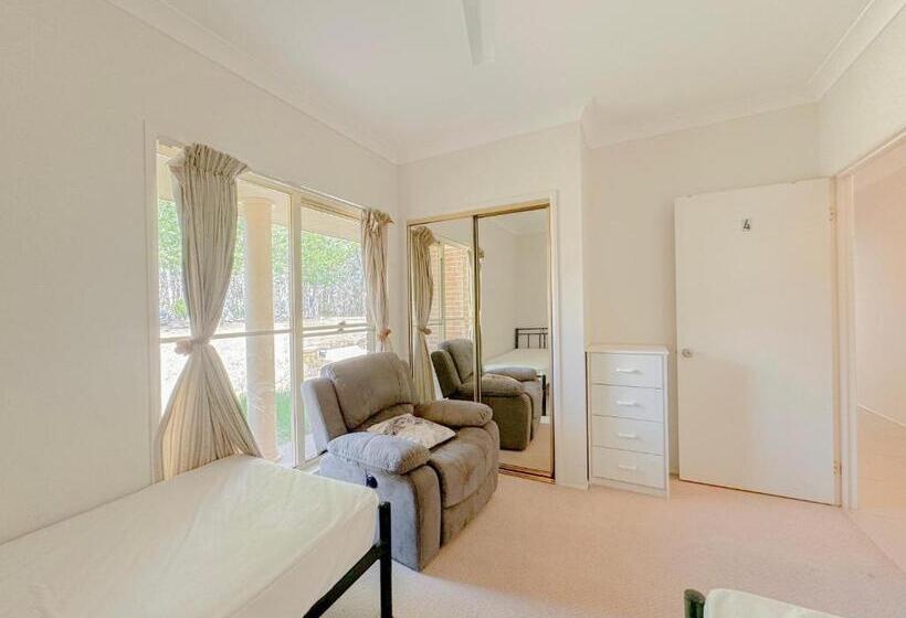 Quarto Familiar Banheiro Compartilhado, Sydney Farm Stay    Live With Nature And Animals