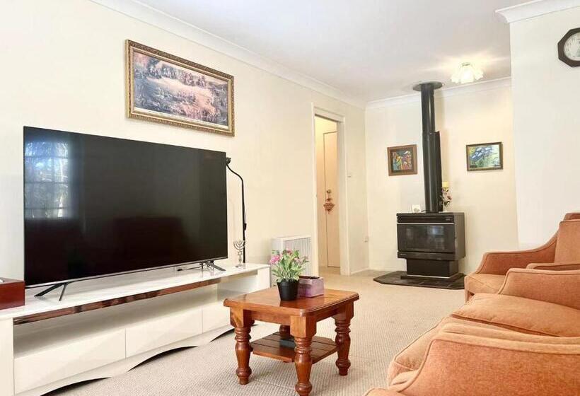 Шале 1 Спальня, Sydney Farm Stay Live With Nature And Animals