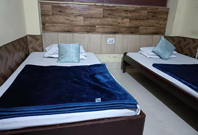 חדר סטנדרט לשלושה, The Lhonark Leisure