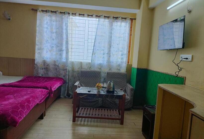 חדר סטנדרט לארבעה, The Lhonark Leisure