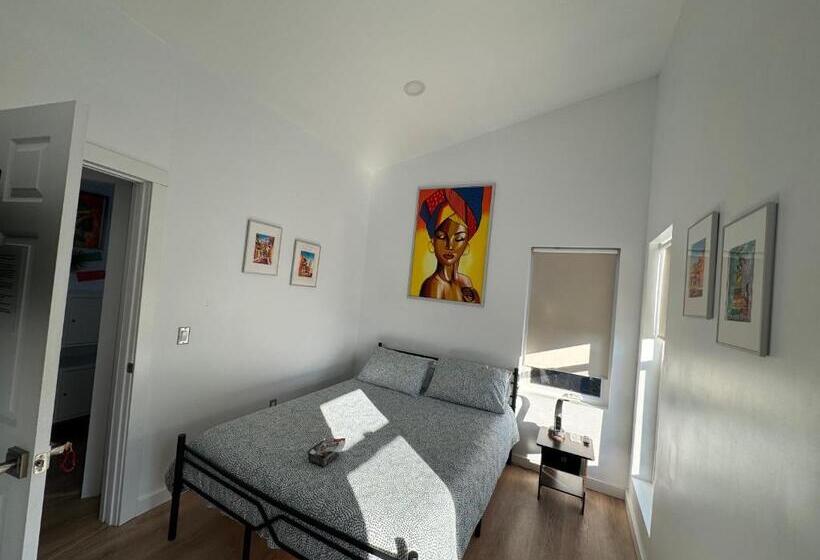 スタンダードルーム, Private Room In West Seattle Cartagena Inspired