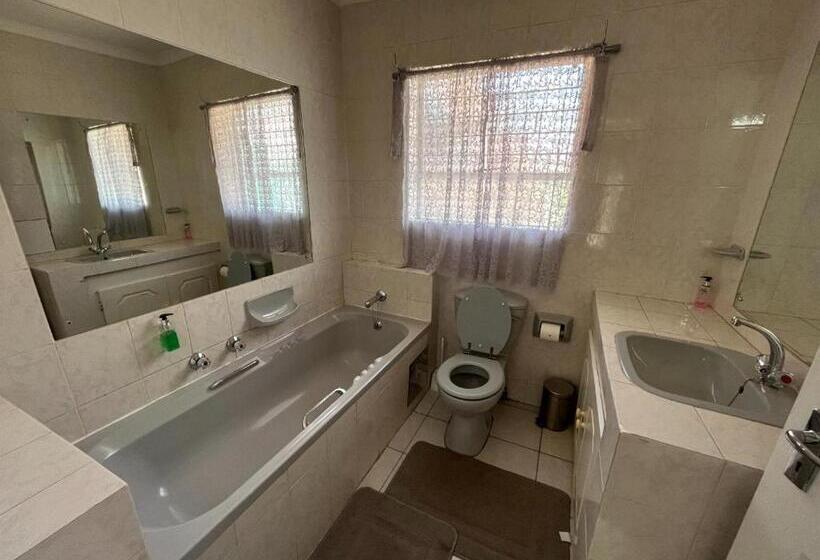 디럭스 룸, Kuhns Rus En Vrede