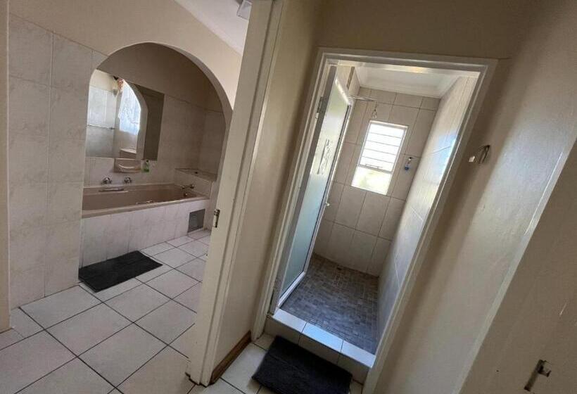 스탠다드 룸 킹사이즈 침대, Kuhns Rus En Vrede