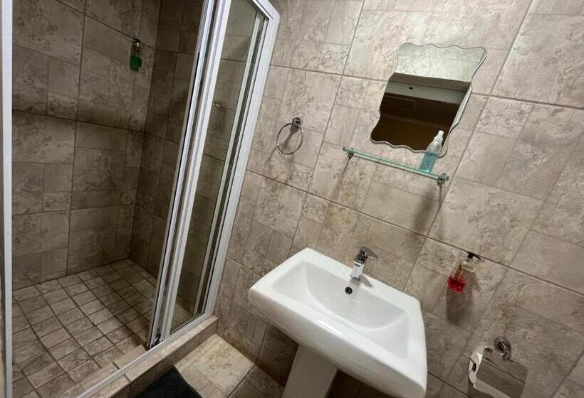 컴포트 룸, Kuhns Rus En Vrede