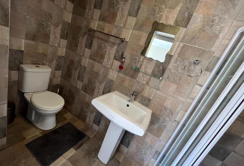 컴포트 룸, Kuhns Rus En Vrede