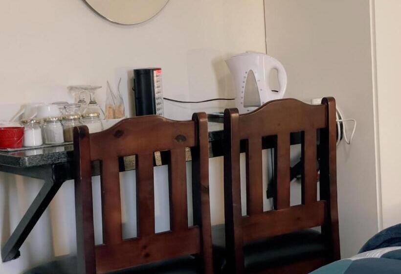 컴포트 룸, Kuhns Rus En Vrede