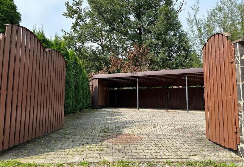 חדר משפחתי, Zamagurský Dom