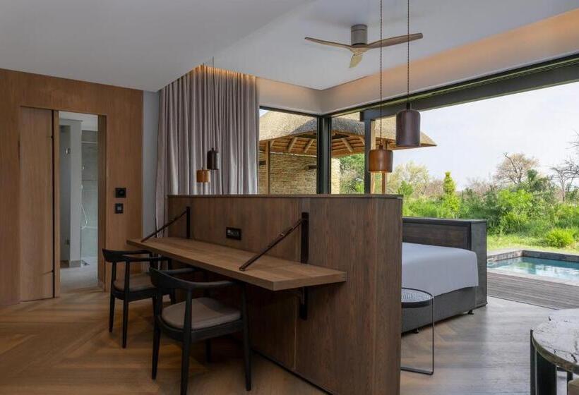 Люкс Премиум, Radisson Safari Hotel Hoedspruit