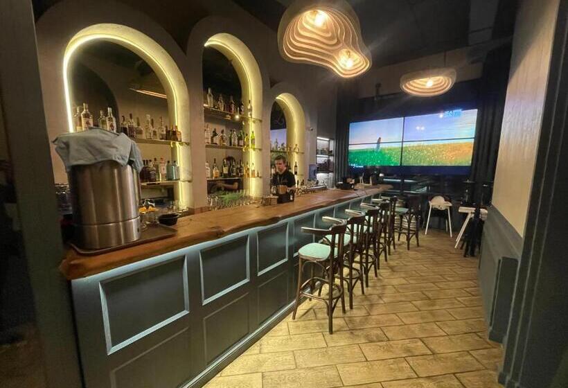 آپارتمان 1 خوابه, Royal Apartments R House