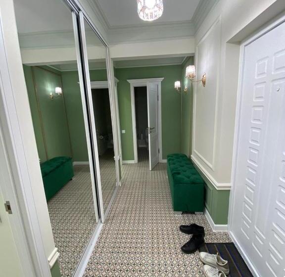 آپارتمان 1 خوابه با چشم‌انداز, Royal Apartments R House