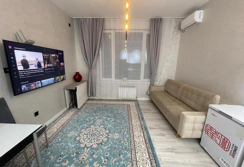 آپارتمان 1 خوابه, Royal Apartments R House