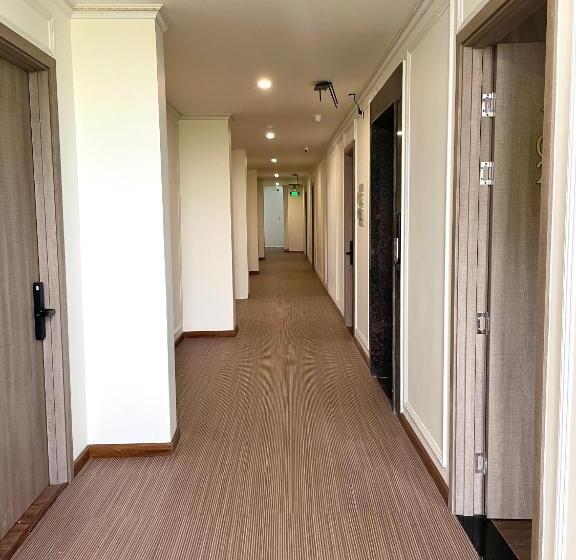 اتاق لوکس چهار تخته, The Mansion Hotel Bien Hoa