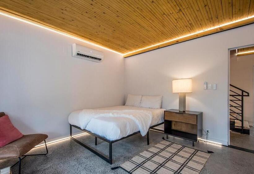 Номер Стандарт с Балконом, Luxury Bnb Halifax Rooftop