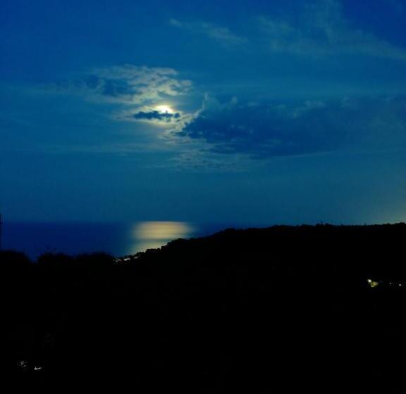 شقة غرفة واحدة مطلة على البحر, Agriturismo Mondomini