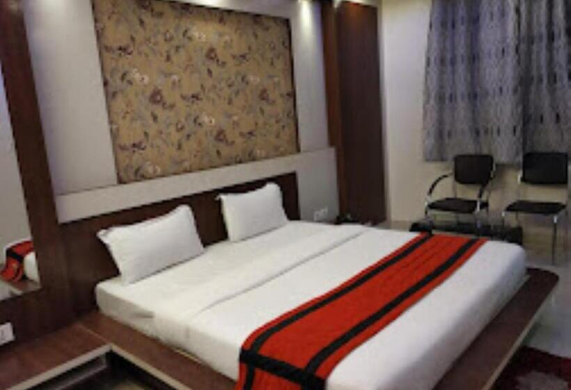 带大床的豪华间, Anand International Bihar