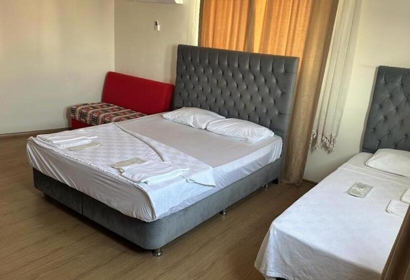 Habitación Triple Estándar, Aqqa Residence