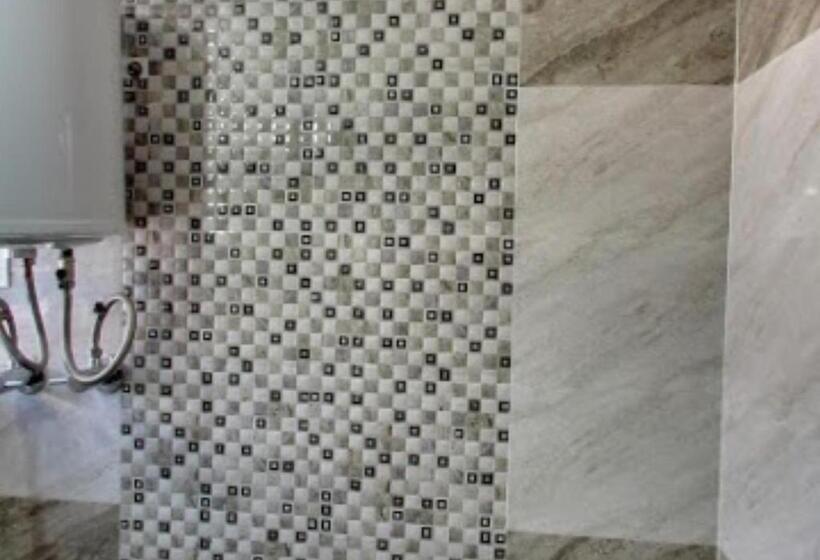 חדר דחוקס עם מיטת קינג, Balaji Patna Bihar