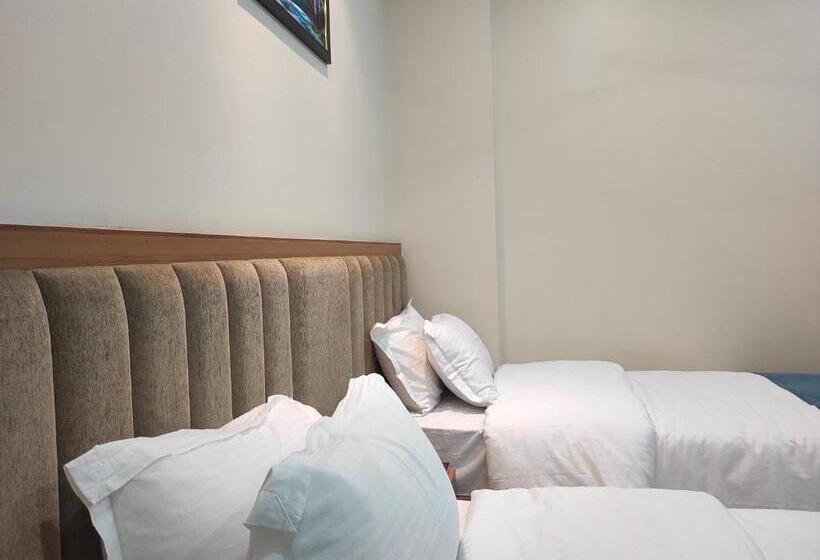 Номер Стандарт, Kingdom Palace