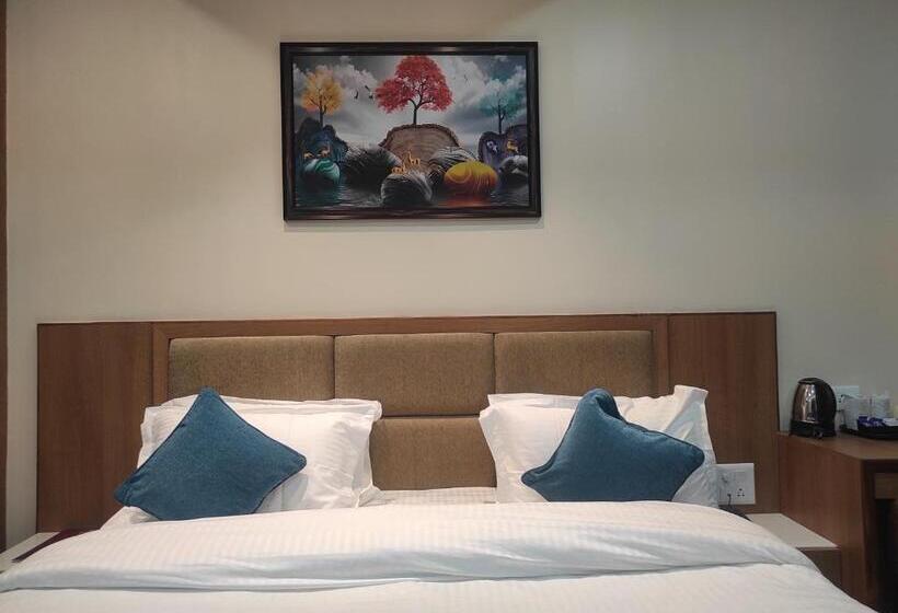 Люкс, Kingdom Palace