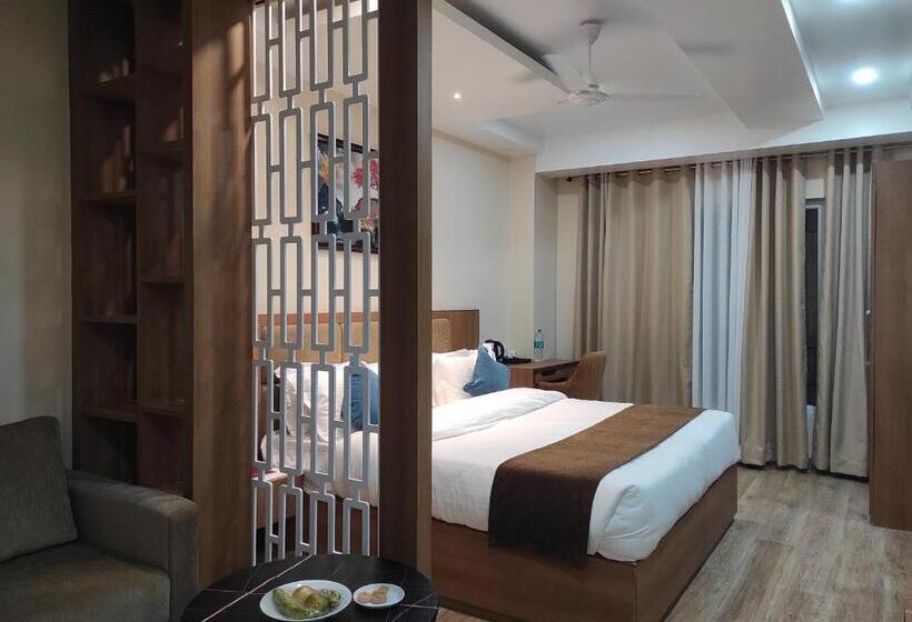 Люкс, Kingdom Palace