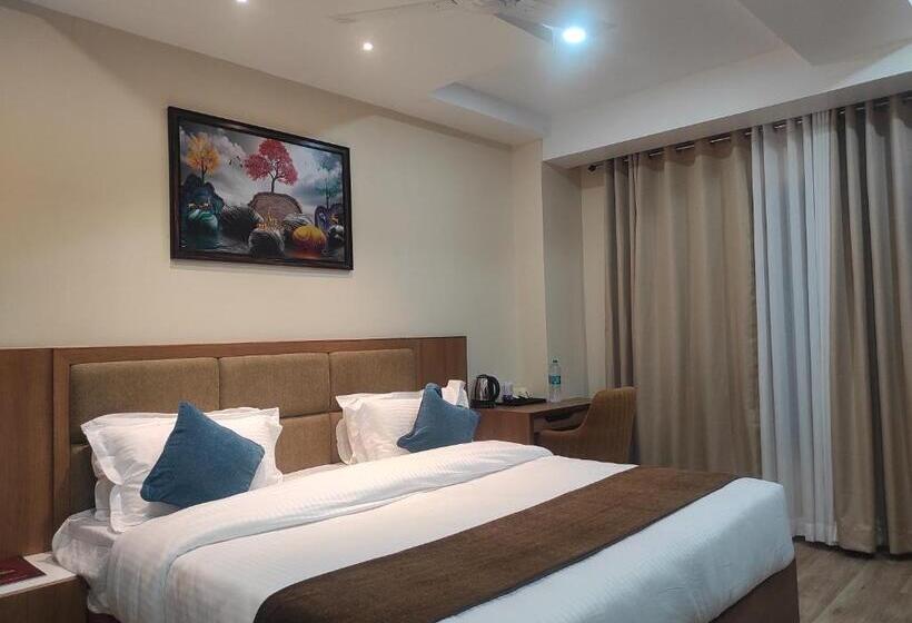 Люкс, Kingdom Palace