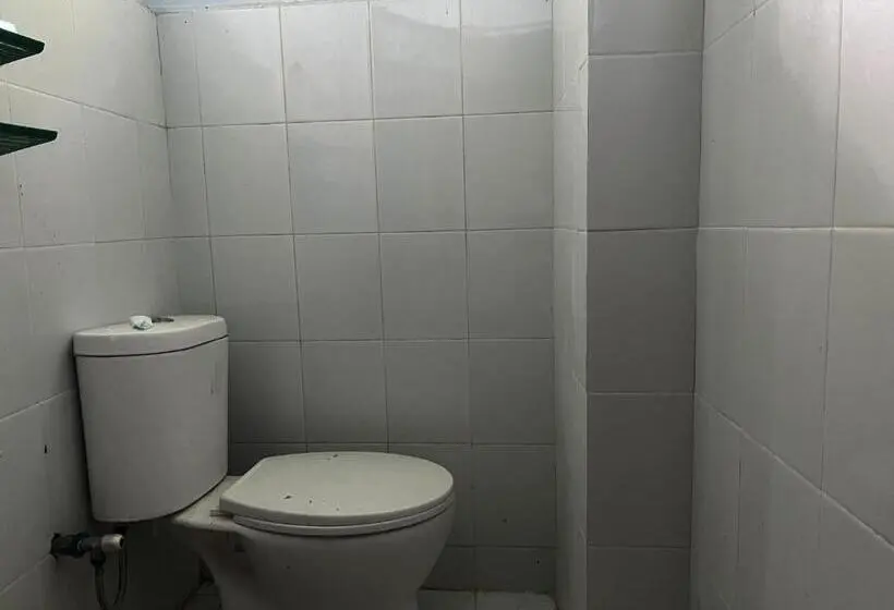 デラックスルーム, Oyo 93304 Wisma La Oda Syariah