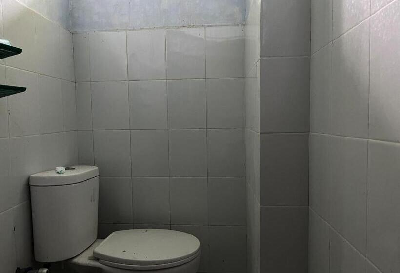 חדר דלוקס, Oyo 93304 Wisma La Oda Syariah