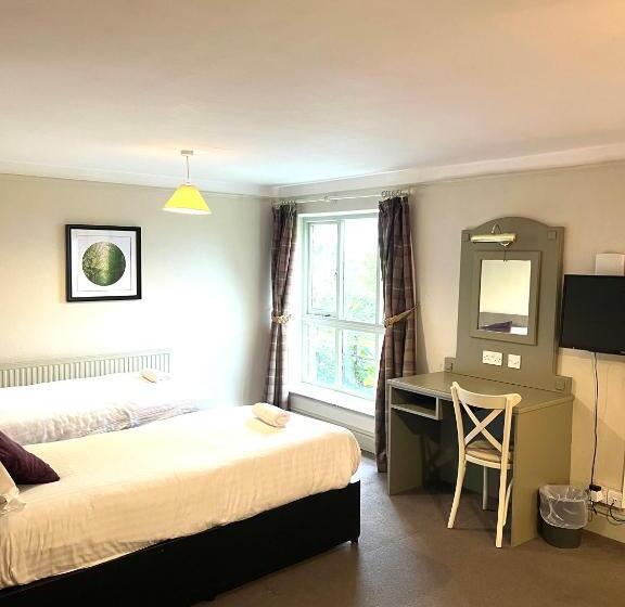 חדר משפחתי, Slyne Lodge