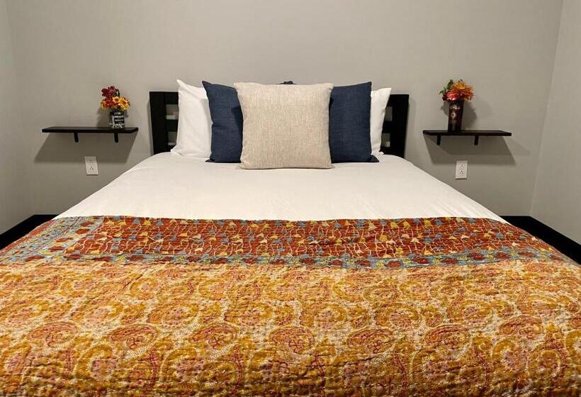 إستديو عائلى, Yacht Two Staycation Suite Near Hidden Valley Ski