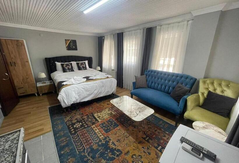 Quarto standard, Nefti Red Suite