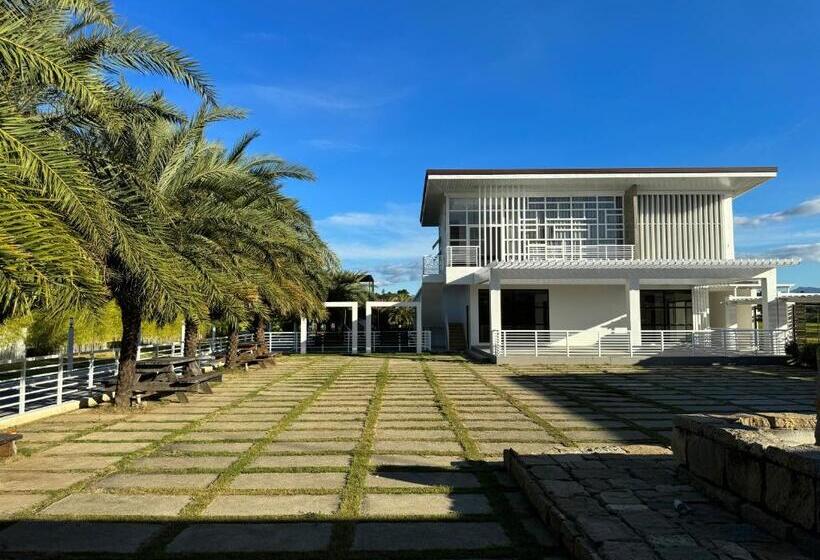 اتاق لوکس چهار تخته, North Stellar Hotel And Events Place