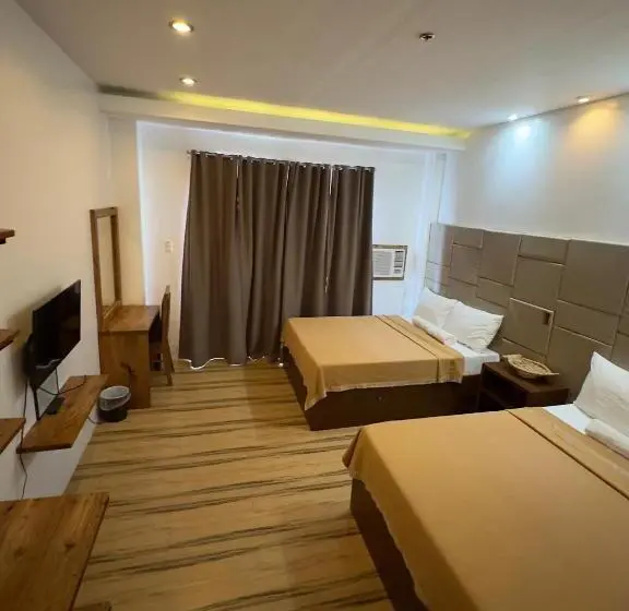 Deluxe Neljän Hengen Huone, North Stellar Hotel And Events Place