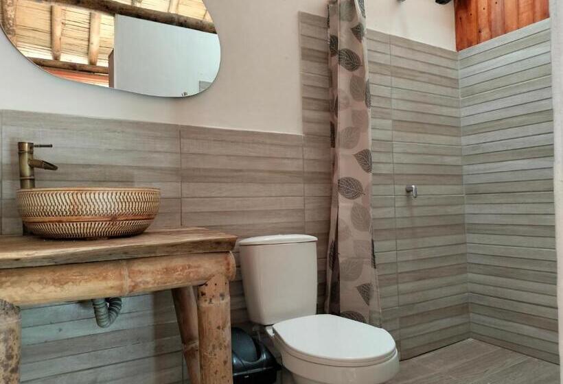 Habitación Estándar Vista Mar con Balcón, Casa Wago