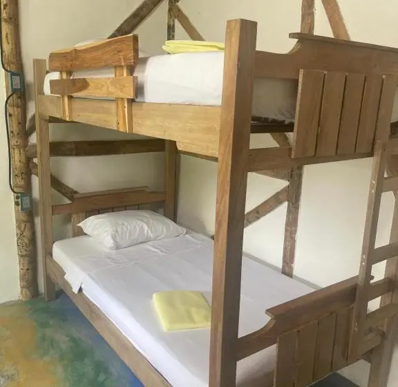 ルームシェアのワンベッド, Casa Wago