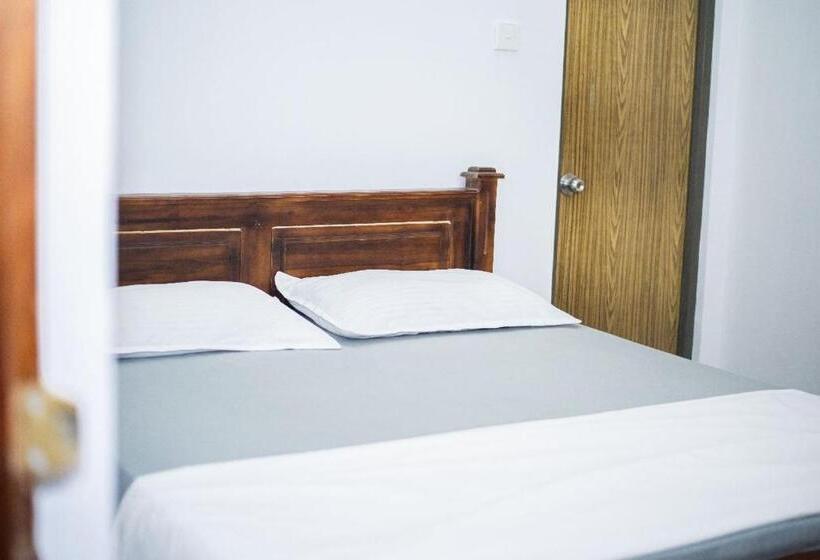 이코노미 룸, Grand Okka