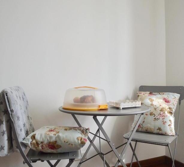 غرفة قياسية مطلّة علي الحديقة, In Campagna