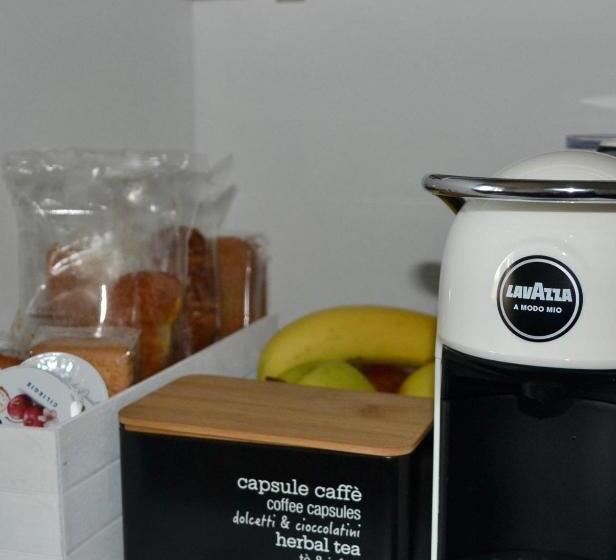 غرفة قياسية مطلّة علي الحديقة, In Campagna