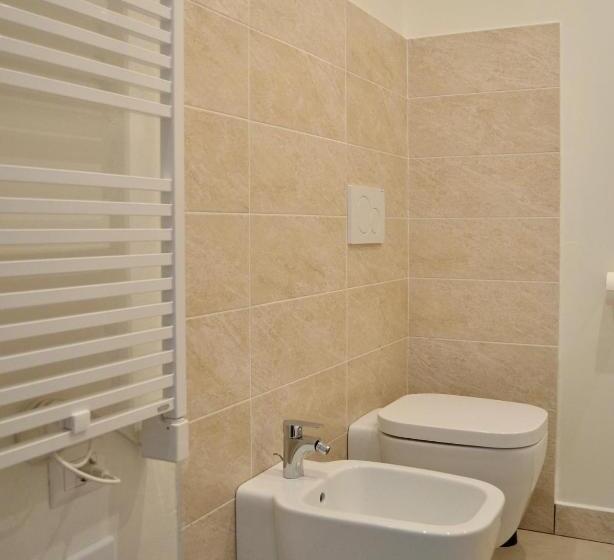 غرفة قياسية مطلّة علي الحديقة, In Campagna