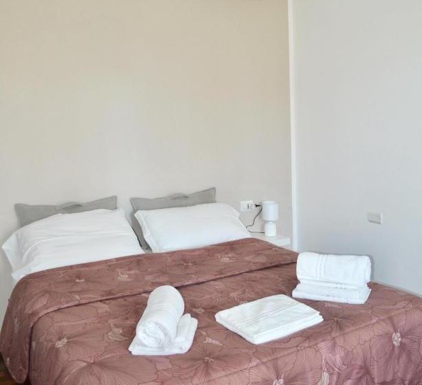 غرفة قياسية مطلّة علي الحديقة, In Campagna