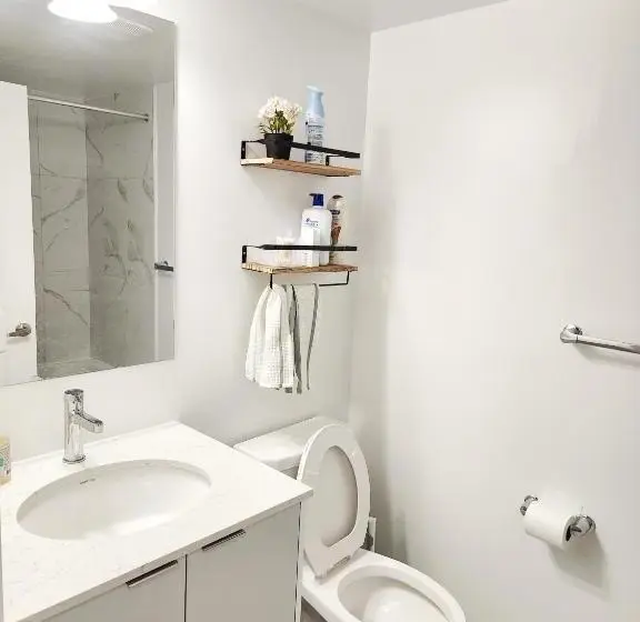 Economy-huone, Toronto Downtown Midtown North York Newly Built Modern Bright Room