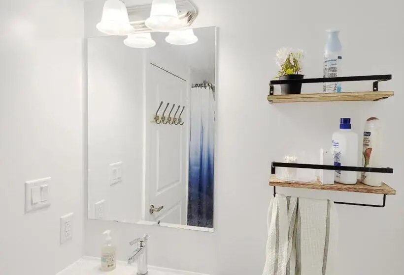 Economy-huone, Toronto Downtown Midtown North York Newly Built Modern Bright Room