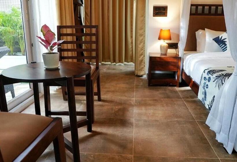 小型套房带泳池景, Swimup   Suites With Private Pool , Vagator
