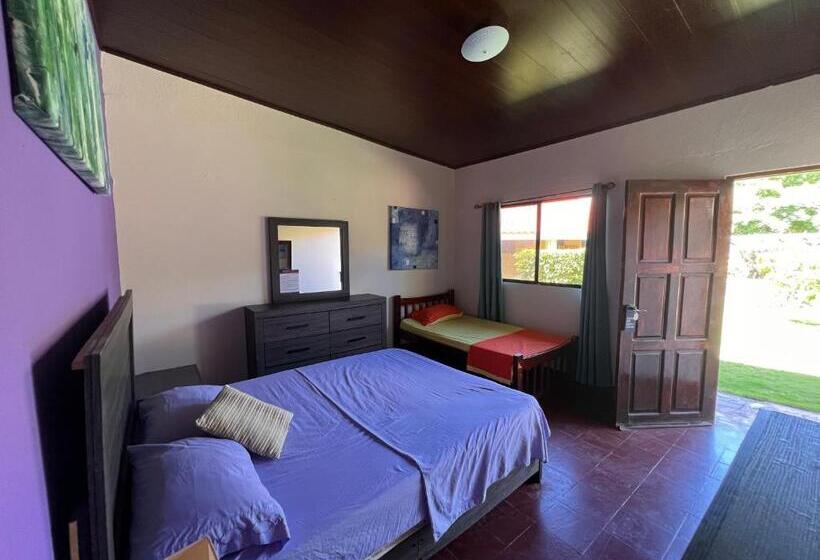 غرفة كومفورت ثلاثية, Solid Surf Camp Hostel Nicaragua