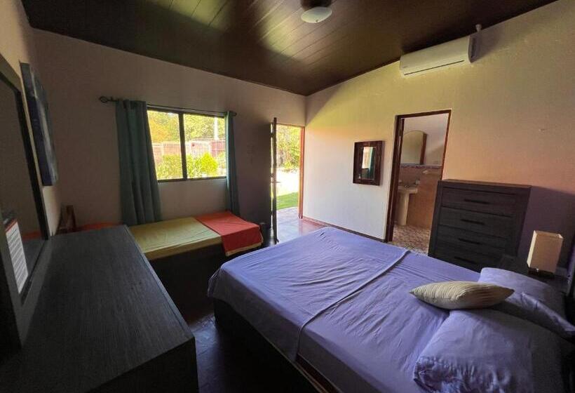 غرفة كومفورت ثلاثية, Solid Surf Camp Hostel Nicaragua