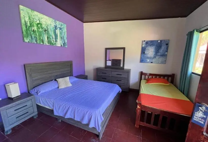 Comfort Kolmen Hengen Huone, Solid Surf Camp Hostel Nicaragua