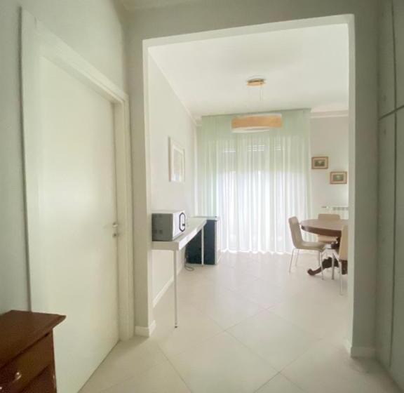 اتاق کلاسیک چهارنفره, Home & B