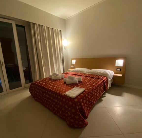 اتاق کلاسیک چهارنفره, Home & B