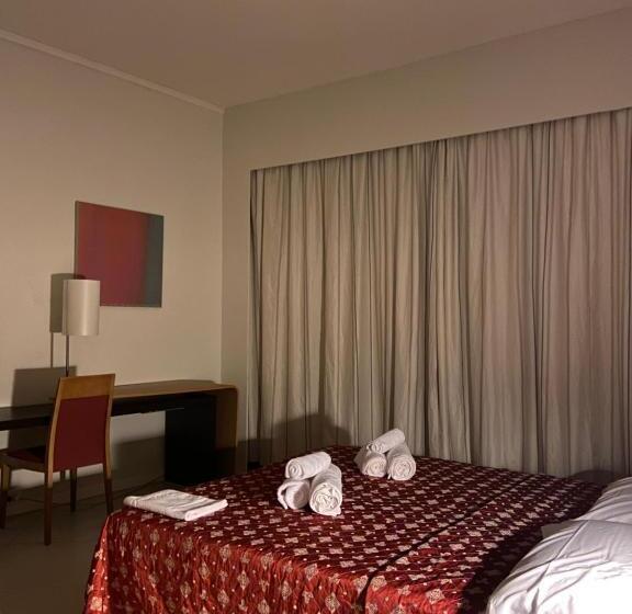 اتاق کلاسیک چهارنفره, Home & B